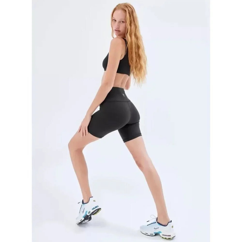 Aritzia Tna Life Atmosphere Hi-rise 7" Short - Picture 2 of 7